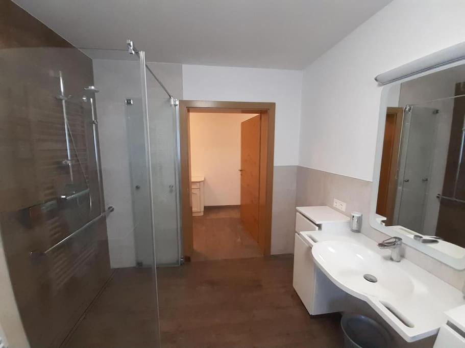 Grosszuegiges Apartment Georg Mayrhofen Barrierefrei Hollenzen Exteriör bild