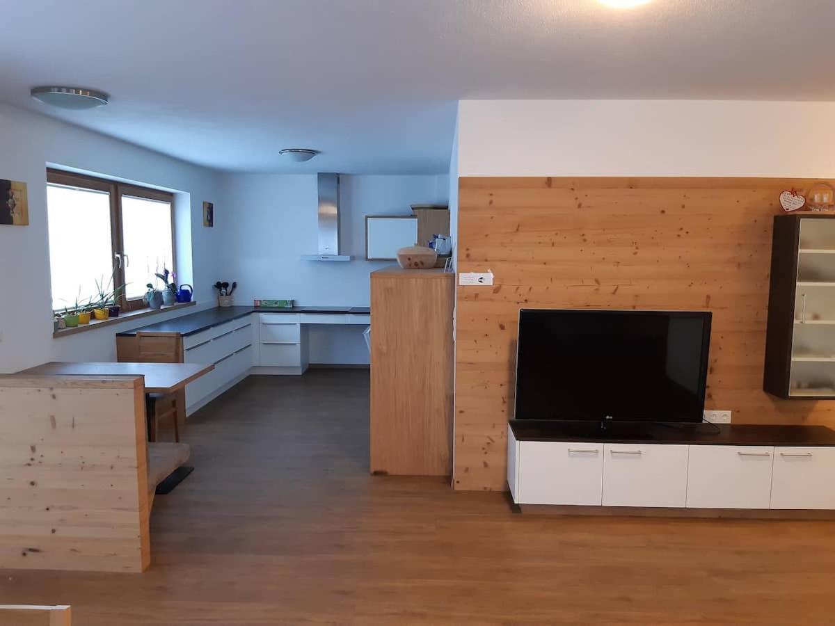 Grosszuegiges Apartment Georg Mayrhofen Barrierefrei Hollenzen Exteriör bild