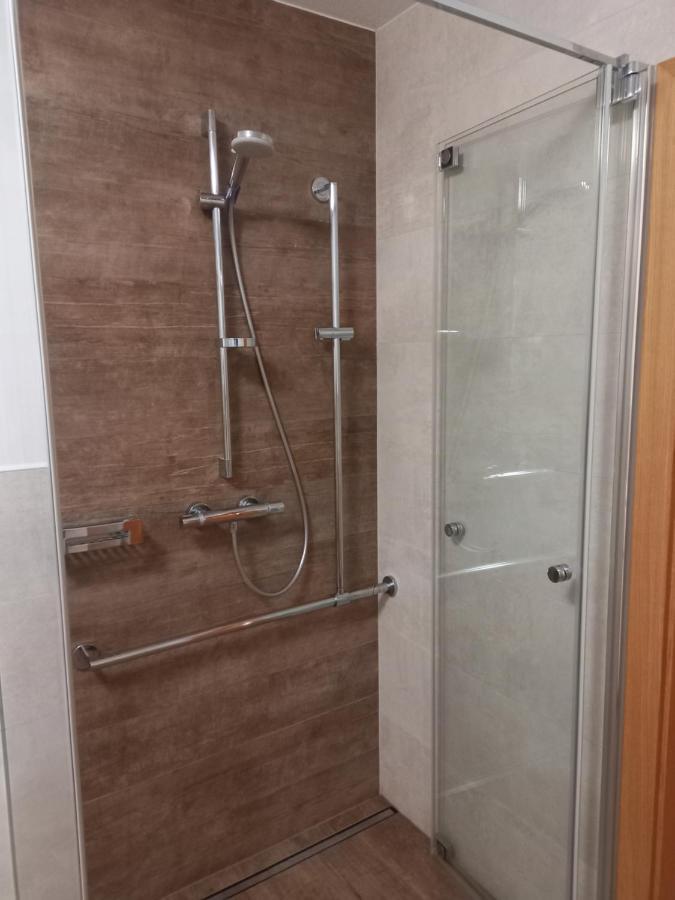 Grosszuegiges Apartment Georg Mayrhofen Barrierefrei Hollenzen Exteriör bild