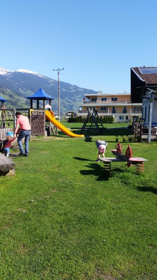 Grosszuegiges Apartment Georg Mayrhofen Barrierefrei Hollenzen Exteriör bild