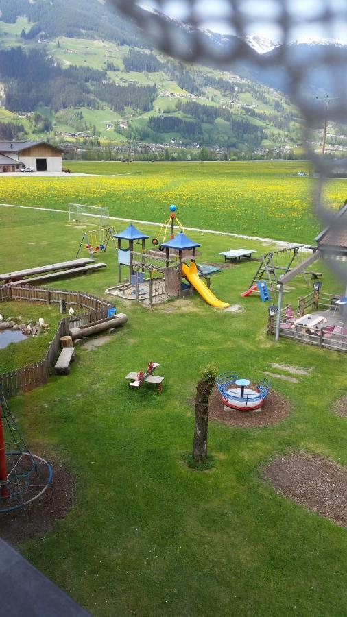 Grosszuegiges Apartment Georg Mayrhofen Barrierefrei Hollenzen Exteriör bild